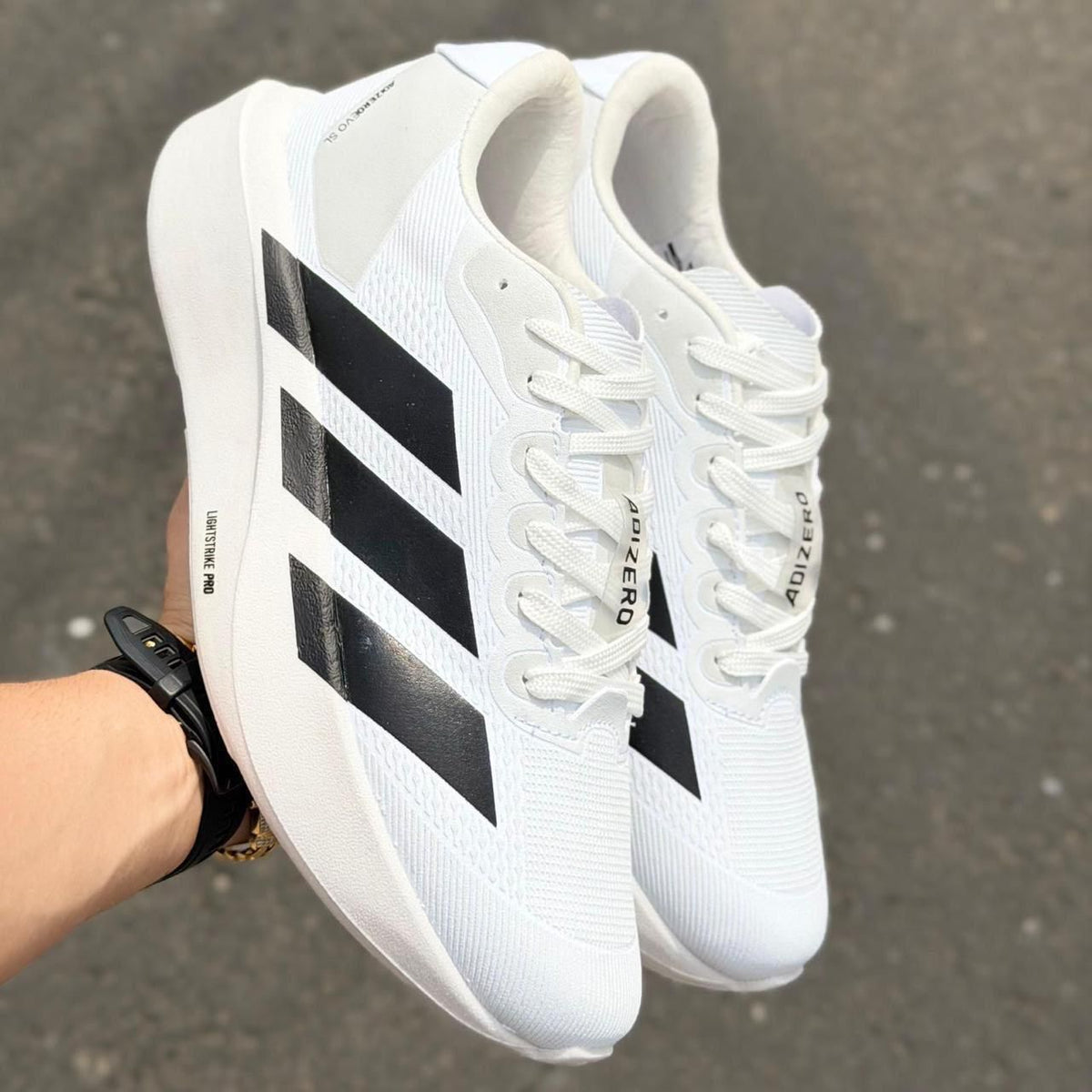 Tenis deportivos de suela curva blanco negro para hombre